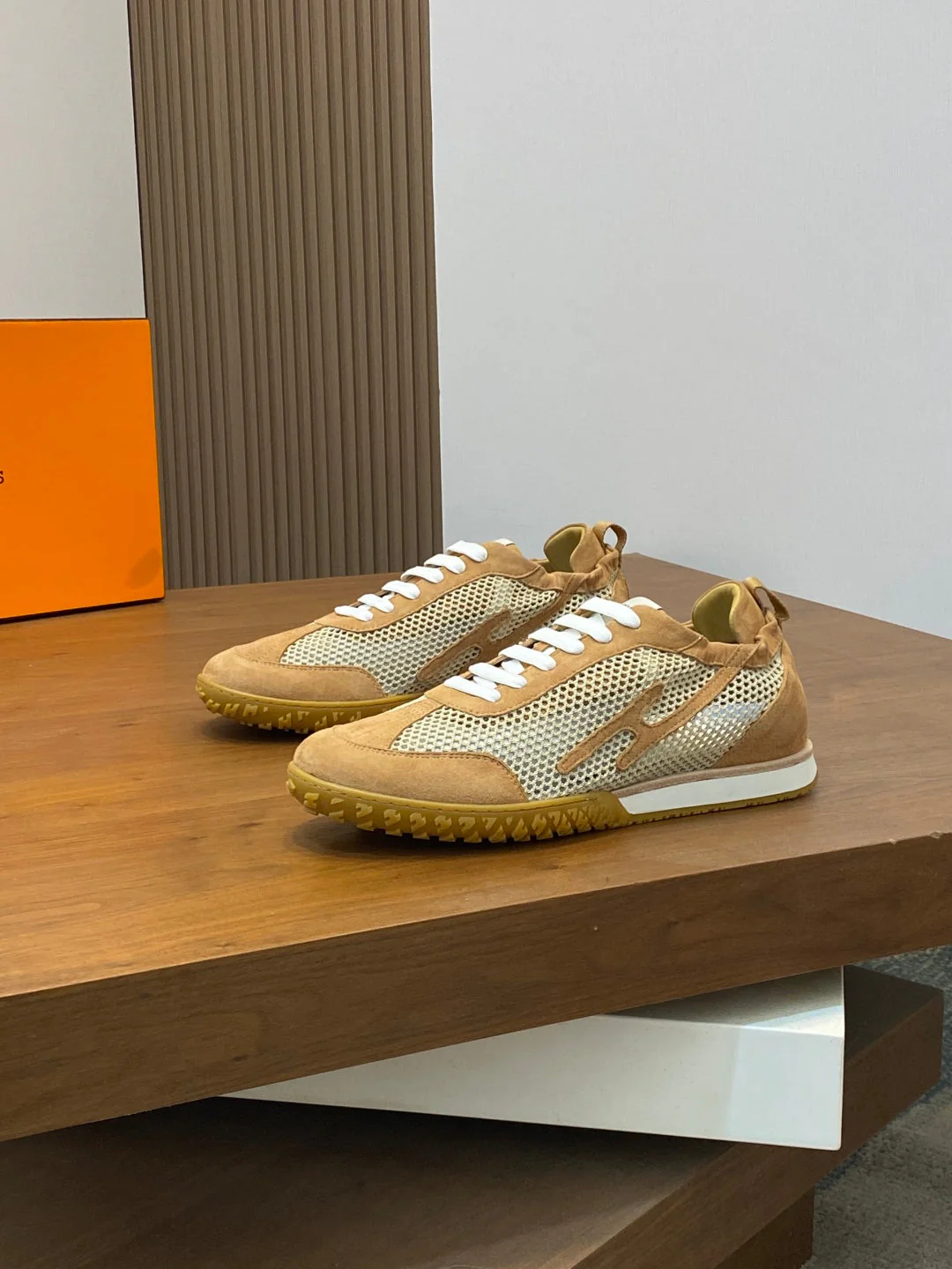 herm leather senaker