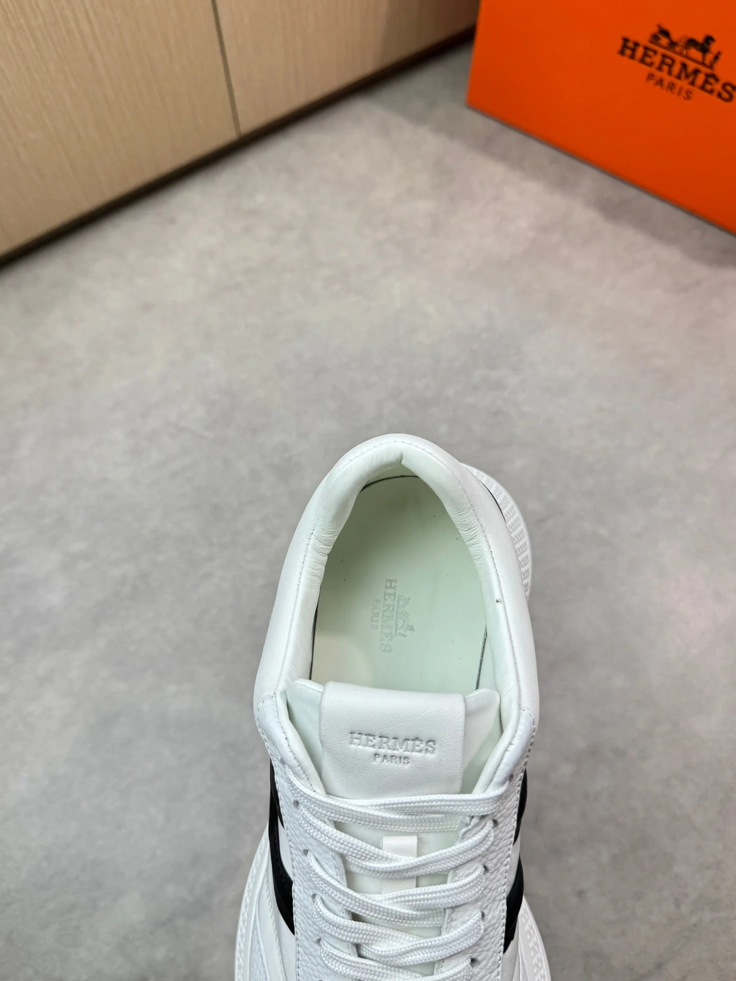 Herm leather sneaker