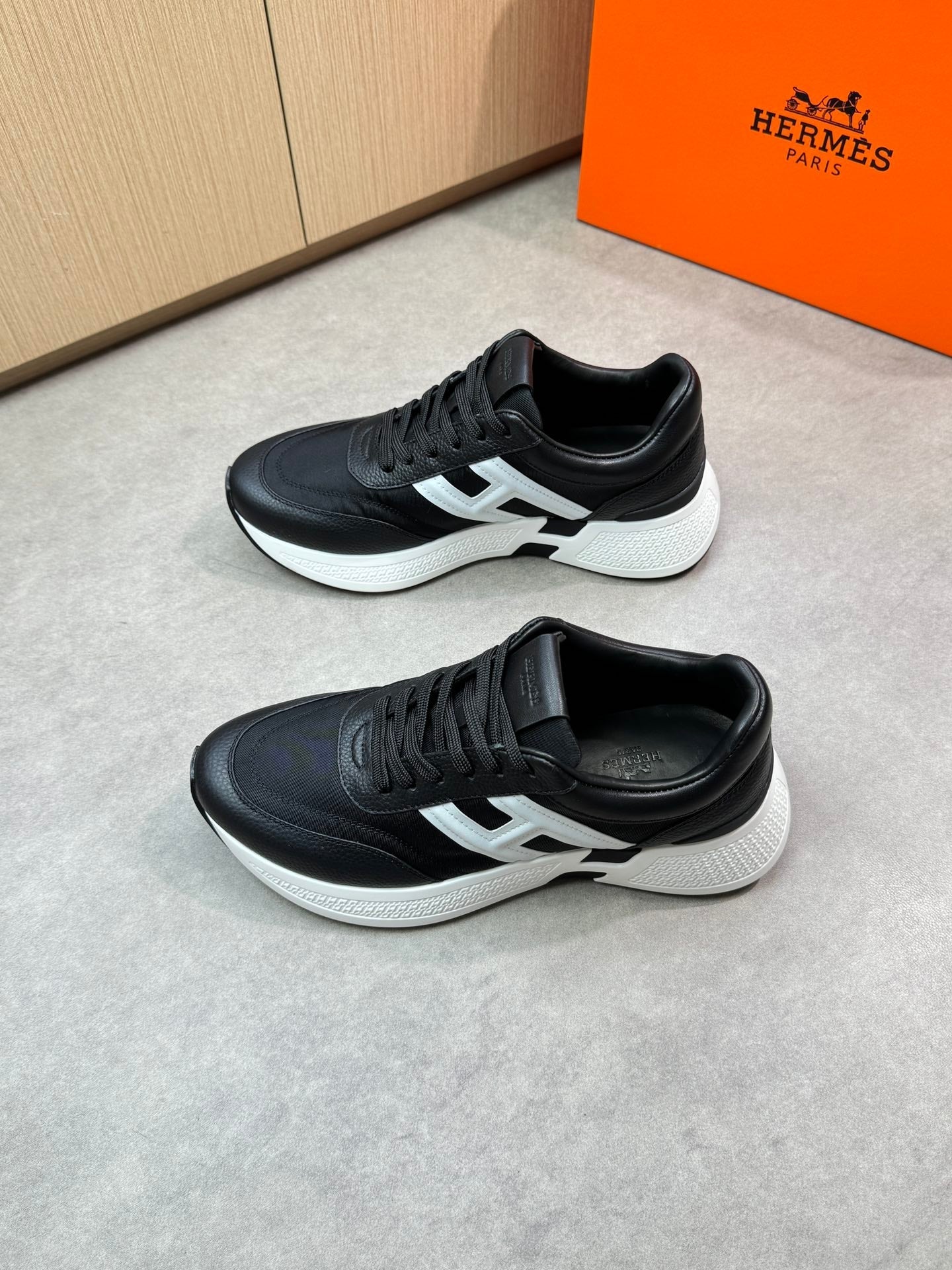 Herm leather sneaker