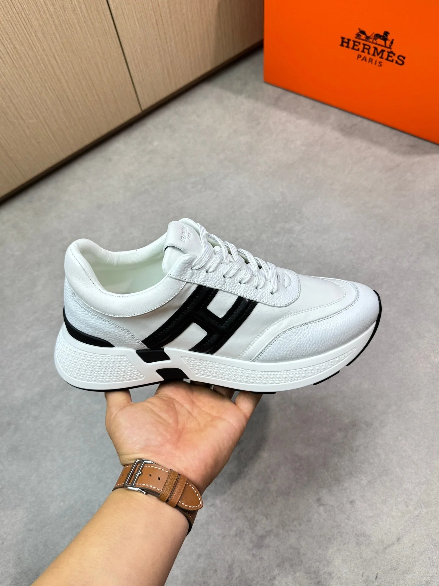 Herm leather sneaker